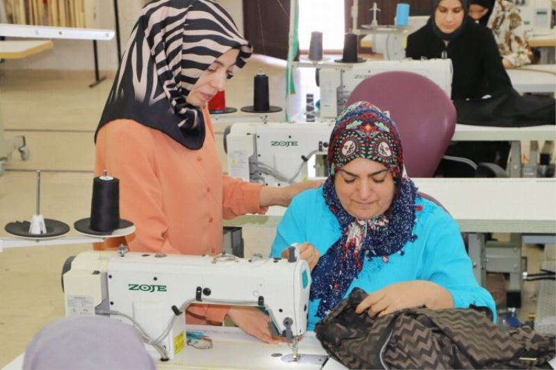 Kursiyerler meslek kazanıyor