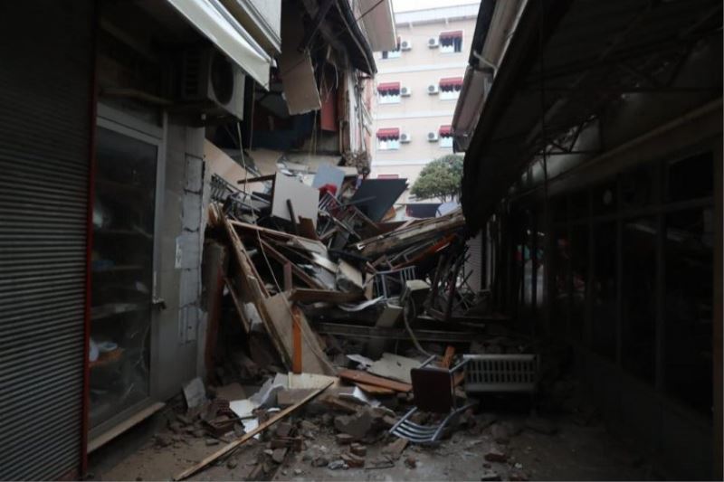 Hasarlı yapılara girmeyin!