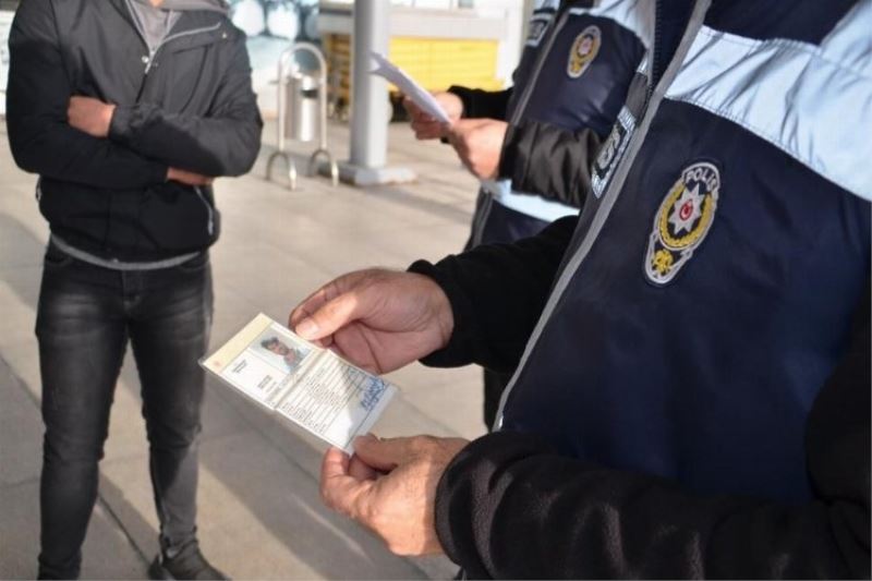 883 düzensiz göçmen yakalandı