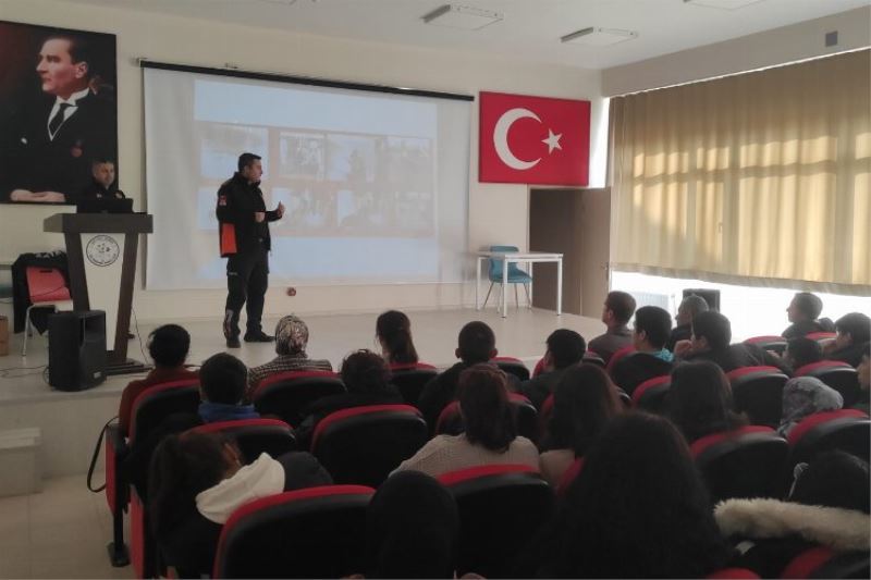 İtfaiyeciler liselilerle buluşmaya devam