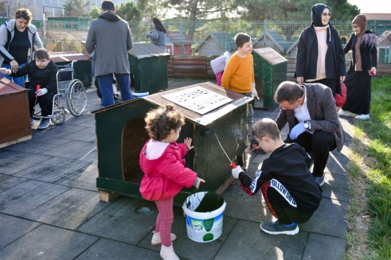 Sokak Hayvanlarına, Geri Dönüşüm Malzemelerinden Yuva