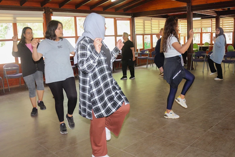 OBEZİTE HASTALARI, 3 YILDA BİN 912 KİLO ZAYIFLADI