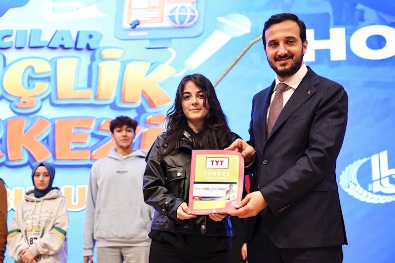 Bağcılar Belediyesi’nden Üniversiteye Hazırlanan Öğrencilere Kitap Desteği