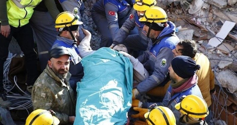 Karacabey Belediyesi ekipleri deprem bölgelerinde aralıksız çalışmalarını sürdürüyor