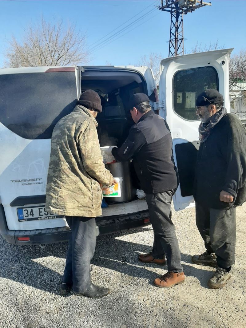 İHTİYAÇ MALZEMELERİ KÖYLERE ULAŞIYOR