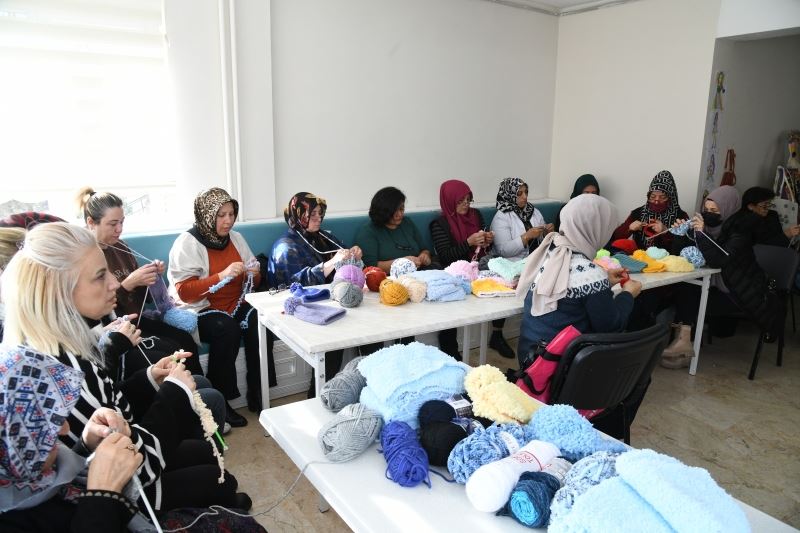 Mamaklı Hanımlar Depremzedeler İçin El Ele Verdi