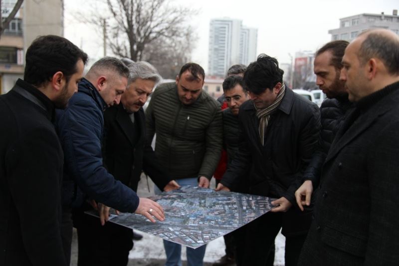 Başkan Dr. Palancıoğlu: “YAPTIĞIMIZ ÇALIŞMALARLA BU YAZ FARKLI BİR HUNAT MAHALLESİ OLACAK”