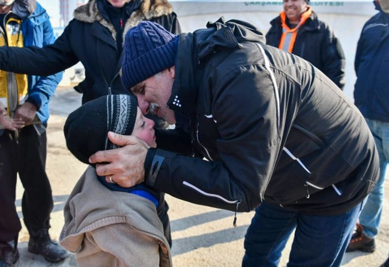 TRABZON BÜYÜKŞEHİR DEPREM BÖLGESİNDE YARALARI SARIYOR