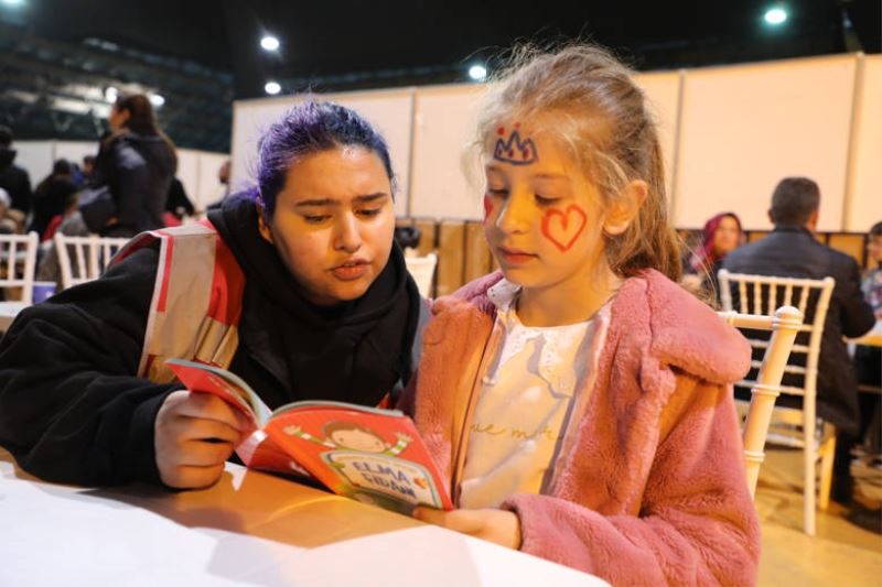 Antalya Büyükşehir Belediyesi Afet  Yardım Merkezi’nde yürek ısıtan görüntüler