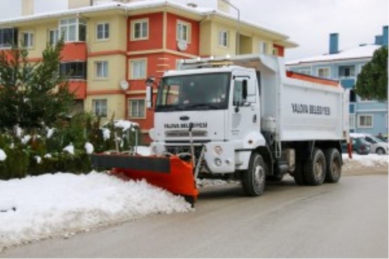 YALOVA BELEDİYESİ KARLA MÜCADELE ÇALIŞMASINI BAŞARIYLA SÜRDÜRÜYOR