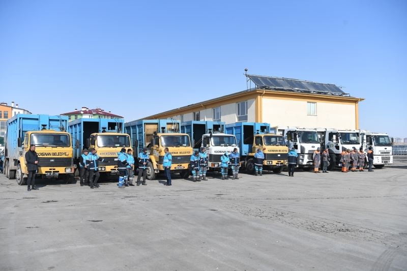 Büyükkılıç, Başkanlarla Deprem Bölgesine 20 Temizlik Aracı ve 100 Personel Gönderdi