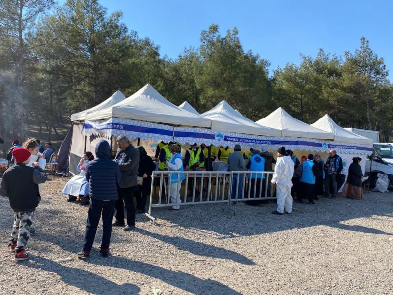 Büyükşehir’in Afetzedelere Şefkat ve Merhamet Eli Sürüyor