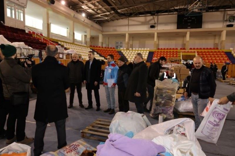 DEPREM BÖLGELERİNDE EN ÇOK SU VE GIDA YARDIMINA İHTİYAÇ VAR