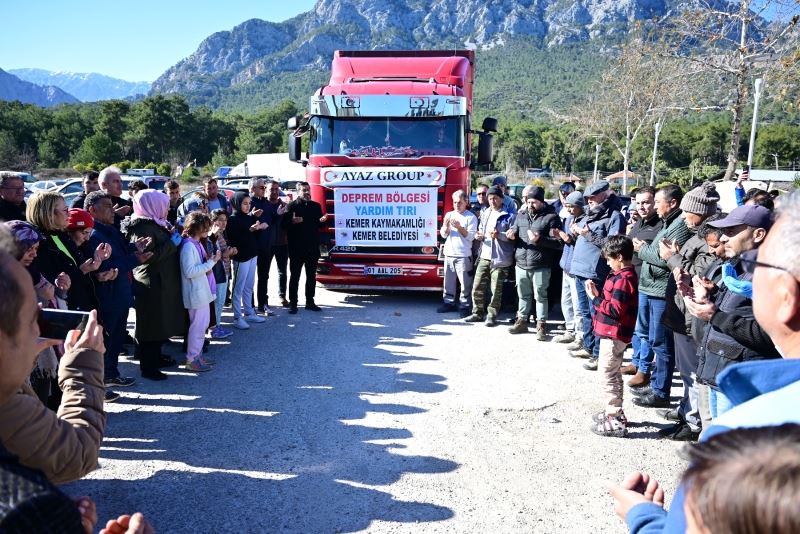 Kemer’den deprem bölgesine yardım tırları gitmeye devam ediyor