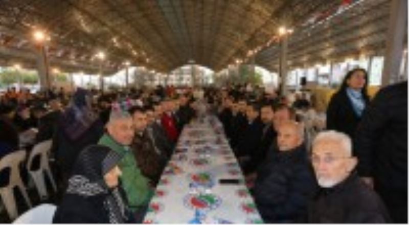 Kepez’de eller semaya depremde hayatını kaybedenler için açıldı