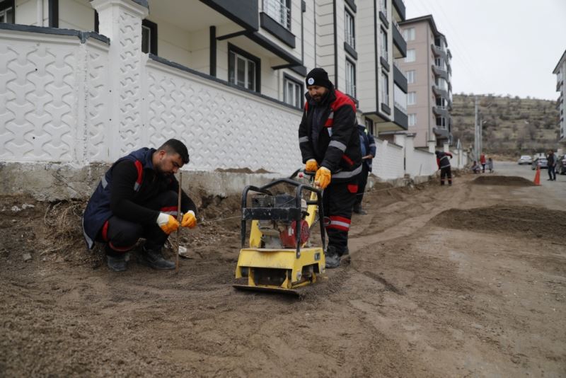 Belediye Ekipleri Kış Şartlarında Bozulan Yollarda Bakım Ve Onarım Çalışmalarını Sürdürüyor