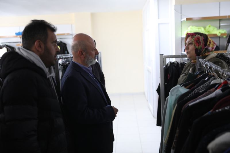 BAŞKAN ÇOLAKBAYRAKDAR; “DEPREMZEDE KARDEŞLERİMİZİN HER DAİM YANINDAYIZ”