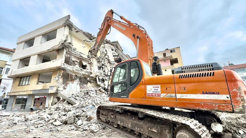 HAMİDİYE KENTSEL DÖNÜŞÜM PROJESİNDE YIKIM ÇALIŞMALARI HIZLANDI