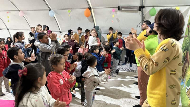 Büyükşehir Depremzede Miniklerin Yanında