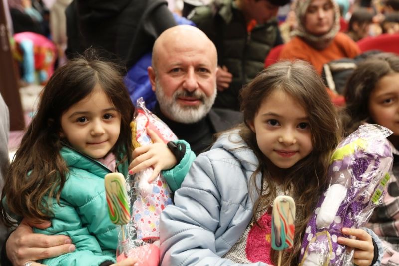 BAŞKAN ÇOLAKBAYRAKDAR; “DEPREMZEDE ÇOCUKLAR, BAŞIMIZIN TACIDIR”