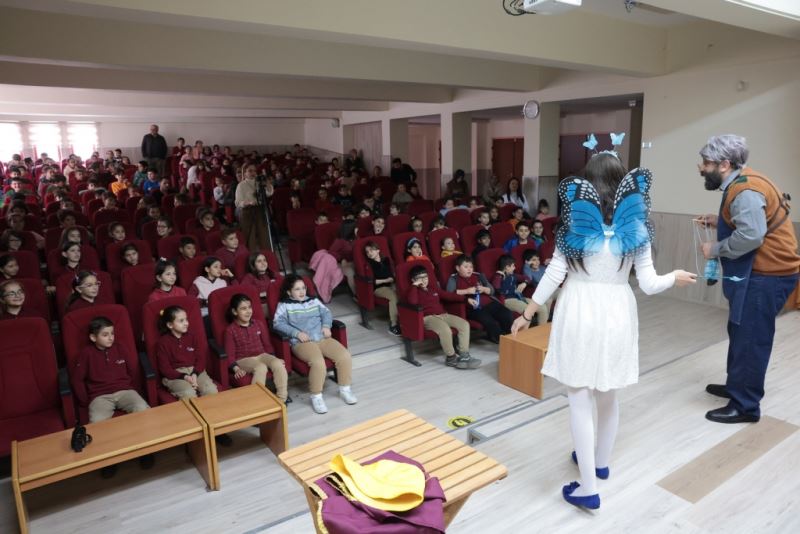 Depremzede Çocuklara Tiyatro Morali