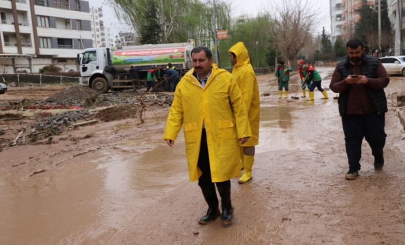 BAŞKAN BAYDİLLİ SEL SONRASI SAHADAN AYRILMIYOR