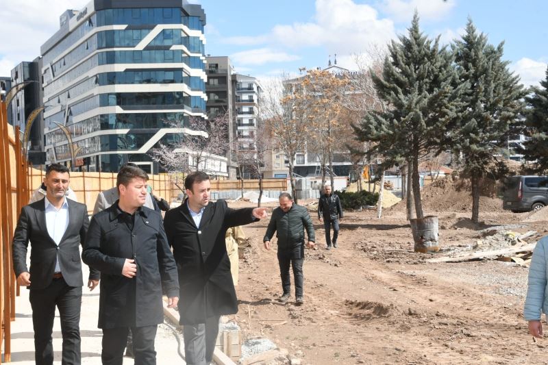 BAŞKAN DİNÇER, MAKAS KENT PARK’TA İNCELEMELERDE BULUNDU