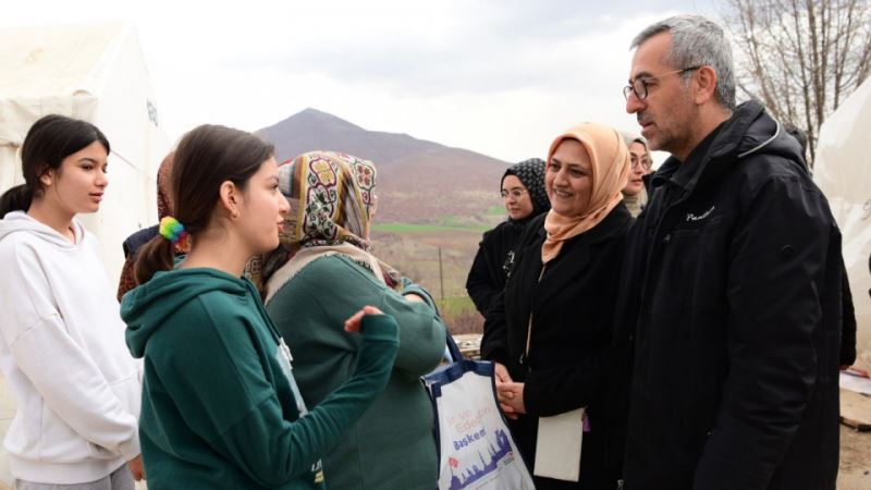 Başkan Güngör, Göksun’da Depremzedeleri Ziyaret Etti