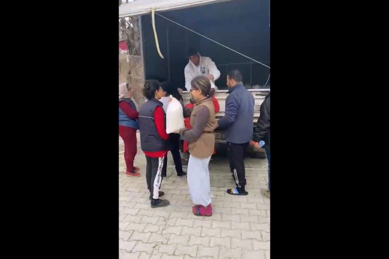 Deprem Bölgesindeki Kırsal Kesimlerde Un Yardımımız Devam Ediyor