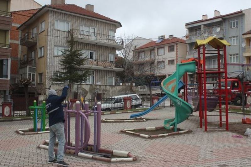İlçemizdeki Parklarda Çalışmalar Devam Ediyor