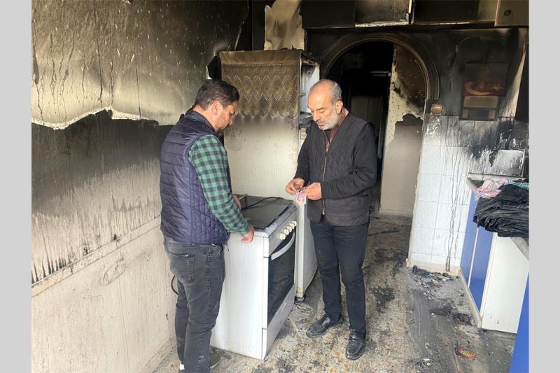 YANAN EVDE PARA BULDU, SAHİBİNE TESLİM ETTİ