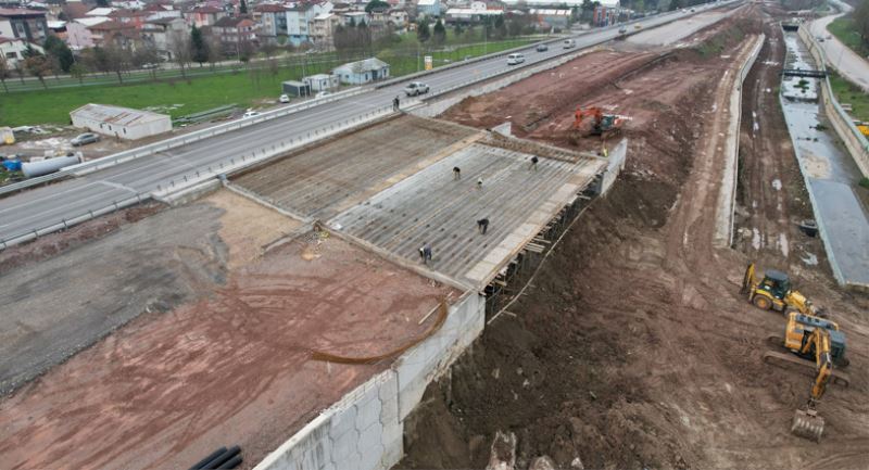 Alikahya Stadyum yolunda köprü kirişleri tamam