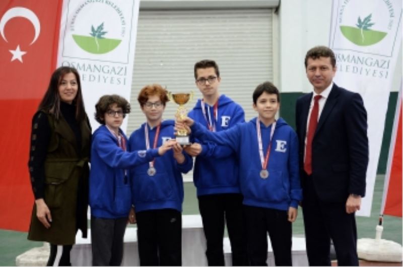 Satranç Ustaları Kupalarına Kavuştu