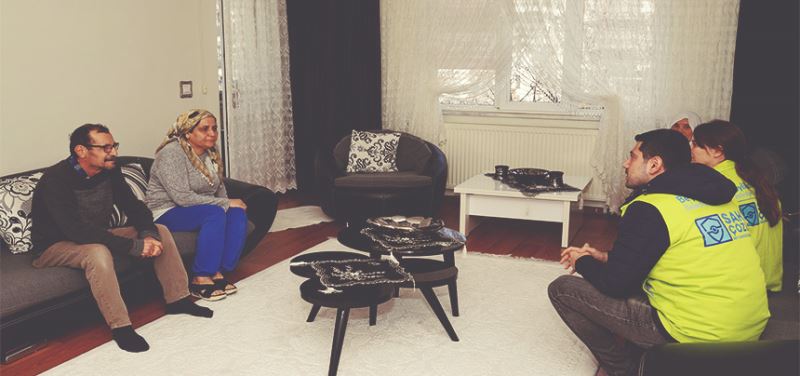SAHA ÇÖZÜM EKİPLERİ DEPREMZEDE AİLELERİ ZİYARET ETTİ