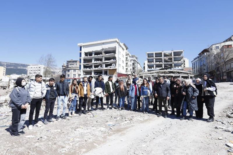 AKSARAY BELEDİYESİ DEPREM BÖLGESİNE DÜZENLEDİĞİ TEKNİK GEZİ İLE ÖĞRENCİLERE DENEYİM KAZANDIRIYOR