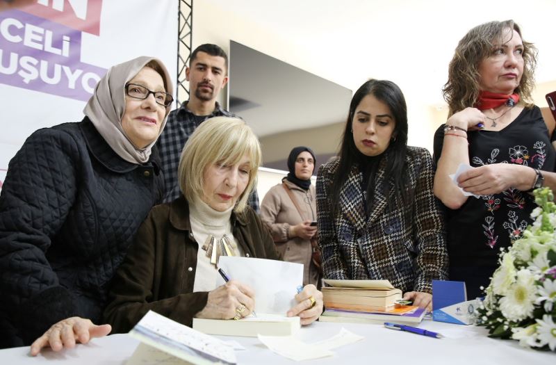 ‘ÇEKMECEMDE KİTAP VAR’  SÖYLEŞİSİNİN BU AYKİ KONUĞU AYŞE KULİN OLDU