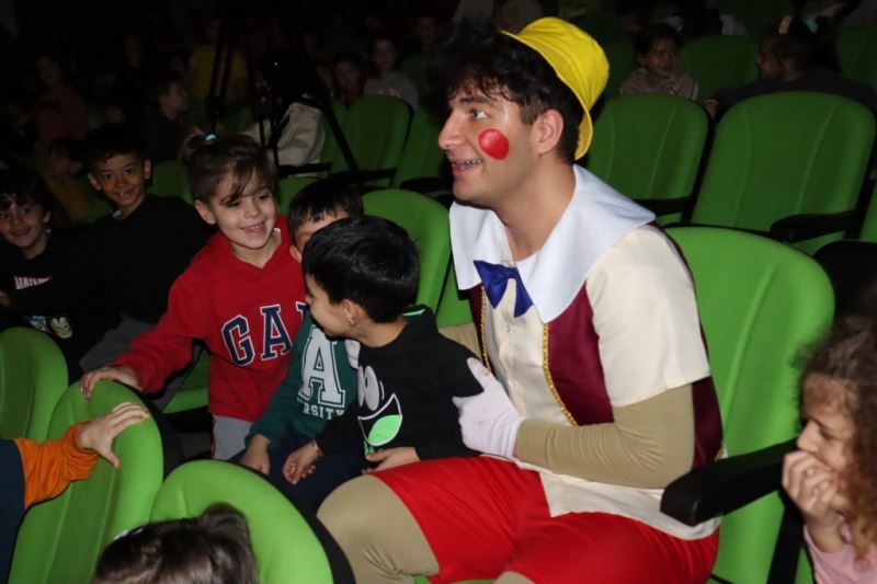 Şehir Tiyatrosu’nun ‘Pinokyo’ Adlı Oyunu Büyük İlgi Görüyor