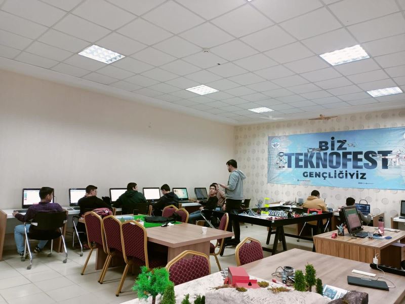 Kayseri Büyükşehir, Teknofest Gençliği Yetiştiriyor