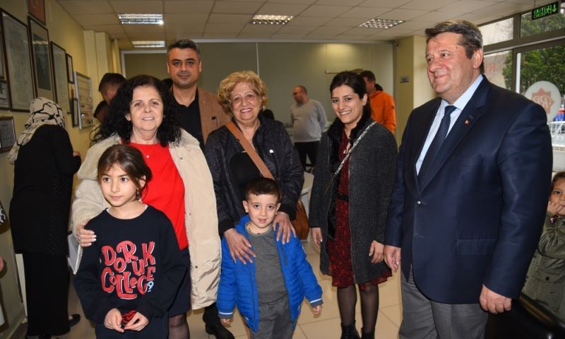 Büyükşehir Afetzedeleri Ziyaret Etti,  Çocukları Sevindirdi