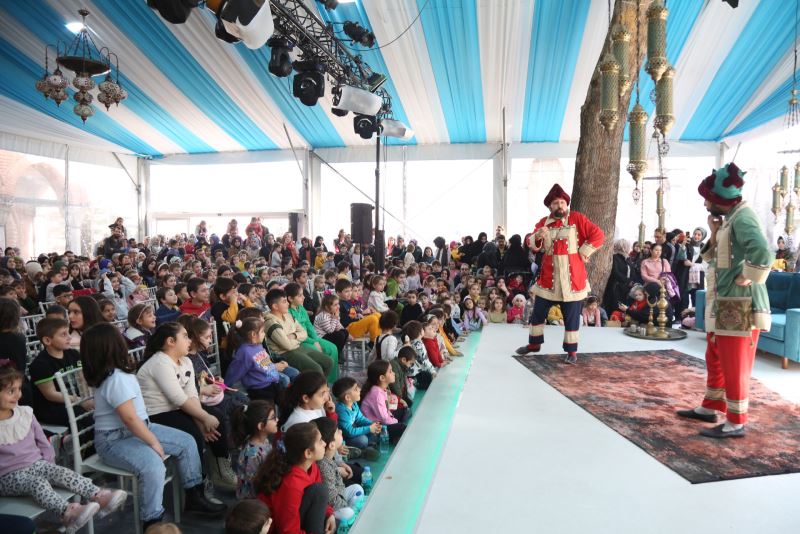 Çocuklar, Ramazan Ayı’nın güzelliklerini Eyüpsultan’da yaşıyor