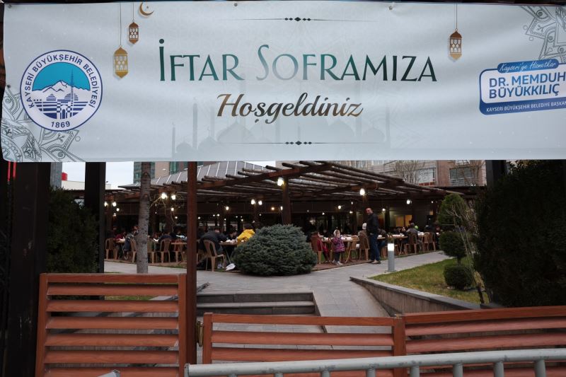 Büyükkılıç: “Hem Kayseri’de Hem de Kahramanmaraş’ta İftar Sofralarımızda Buluşuyoruz”