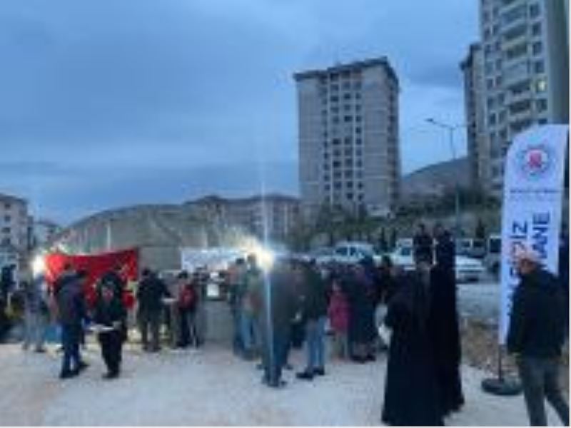 DEPREMZEDELERE HER AKŞAM BİN KİŞİLİK İFTAR VERİLİYOR