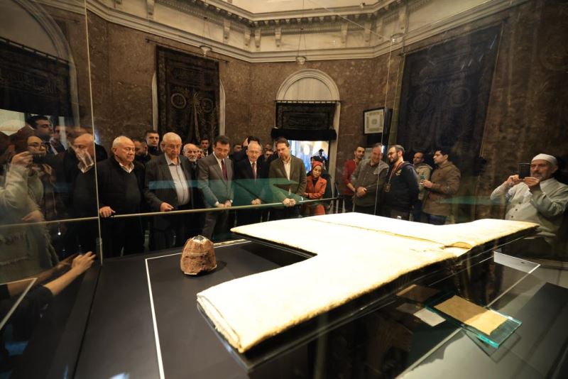 KILIÇDAROĞLU VE İMAMOĞLU’NDAN HIRKA-İ ŞERİF ZİYARETİ