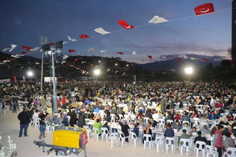Denizlililer, Büyükşehir’in gönül sofrasında buluşuyor