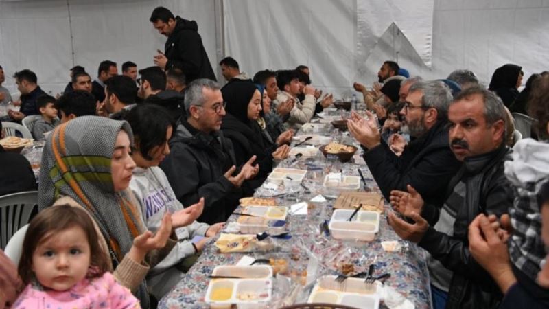 Başkan Güngör Egemenlik Mahallesi’nde Vatandaşlarla Oruç Açtı