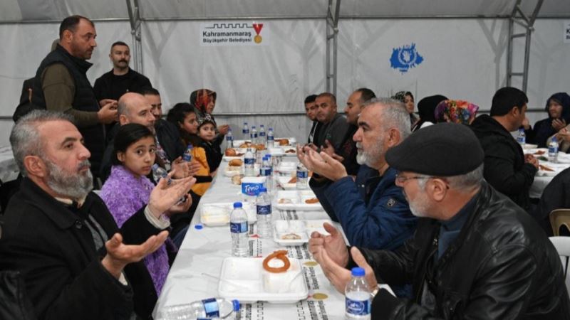 Başkan Güngör ve Bakan Soylu, Vatandaşlarla İftar Yaptı