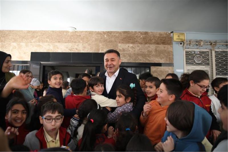 BAŞKAN YÜCEL ÖĞRENCİLERLE BULUŞTU ÖĞRENCİLERE SIFIR ATIĞIN ÖNEMİNİ ANLATTI