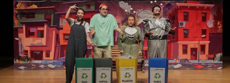 BAŞKANIMIZ IŞIK, ÇOCUKLARLA TİYATRO İZLEDİ