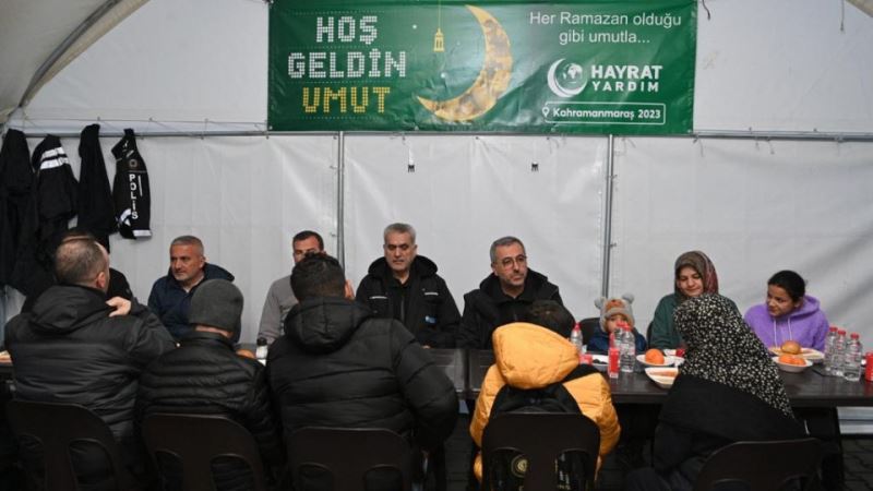 Başkan Güngör, İftar Sofralarında Vatandaşlarla Buluşmayı Sürdürüyor