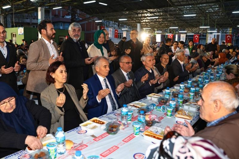 Büyükşehir’in iftar bereketi Pelitlibağ’a taşındı